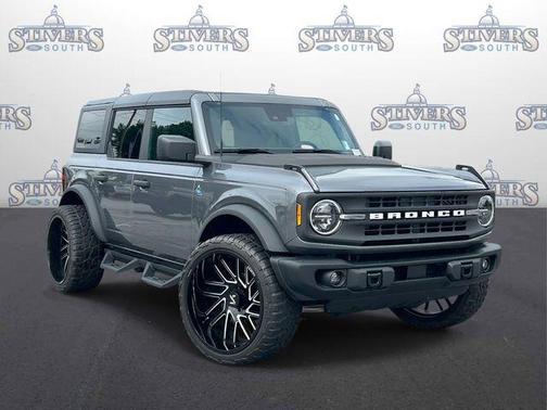 Gray Metallic 2024 Ford Bronco Black Diamond