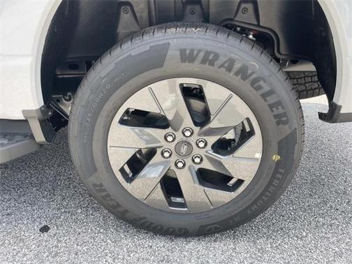 2025 Ford F-150 Lightning LARIAT