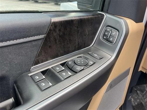 2025 Ford F-350 Lariat Super Duty