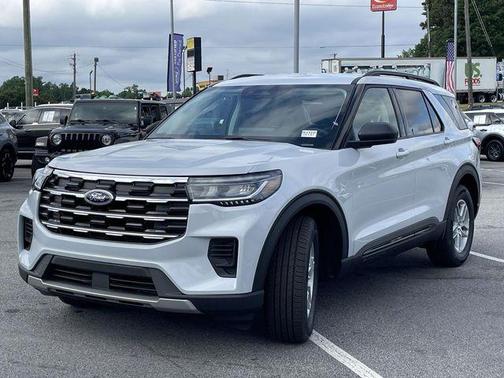 White Metallic 2026 Ford Explorer Active
