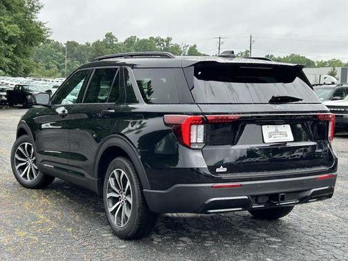 Black Metallic 2026 Ford Explorer ST-Line