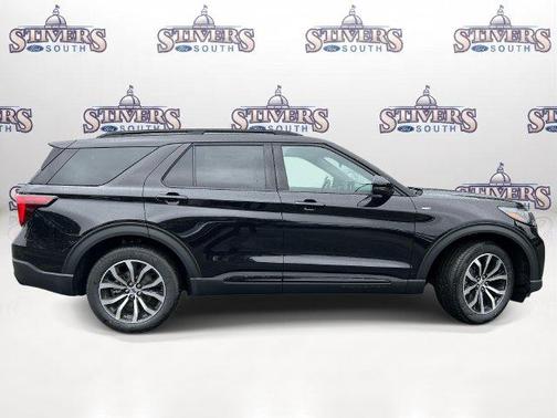 Black Metallic 2026 Ford Explorer ST-Line