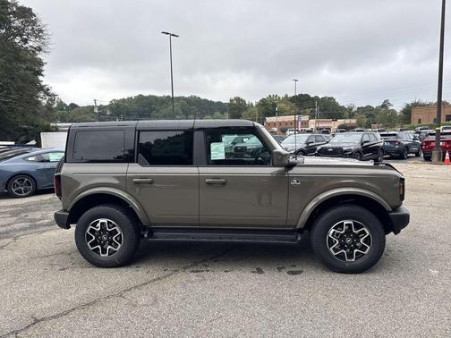 2025 Ford Bronco Outer Banks