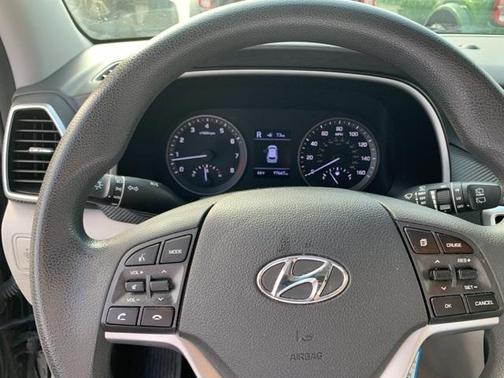 2021 Hyundai TUCSON SE