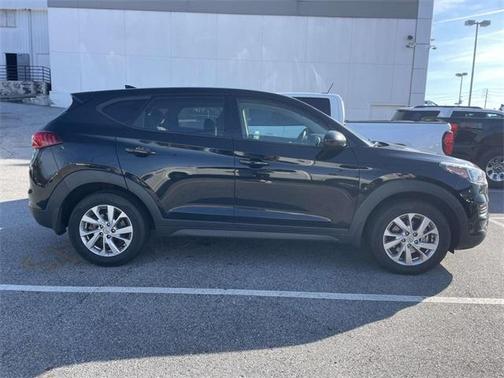 2021 Hyundai TUCSON SE