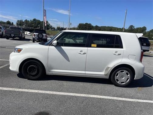 2013 Scion xB Base