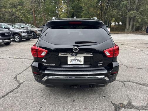 2017 Nissan Pathfinder SV