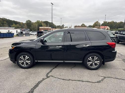 2017 Nissan Pathfinder SV