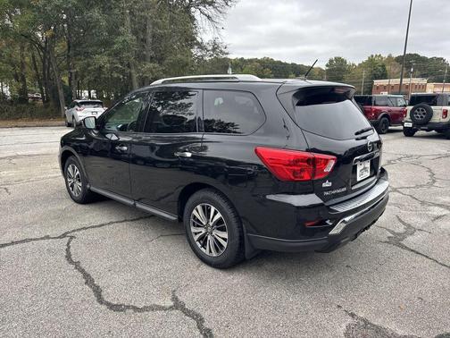 2017 Nissan Pathfinder SV