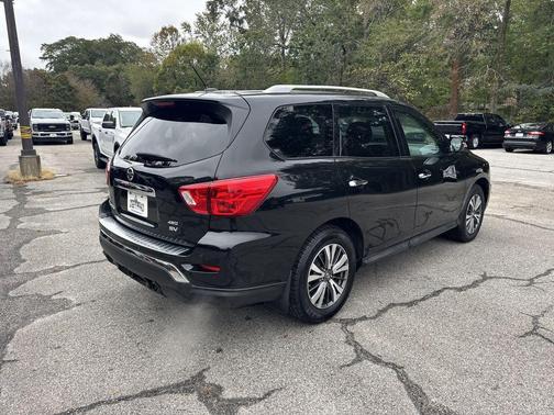 2017 Nissan Pathfinder SV