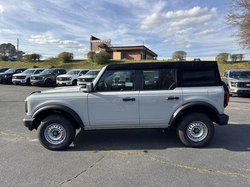 Avalanche 2026 Ford Bronco Base