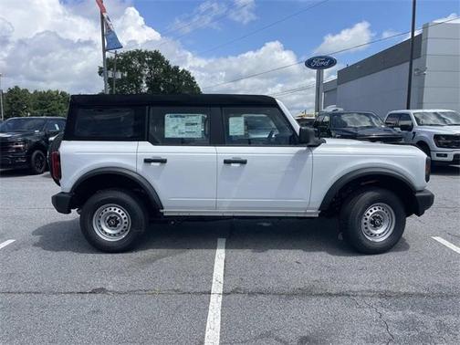 2025 Ford Bronco Base