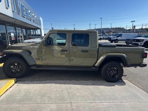 2025 Jeep Gladiator Sport