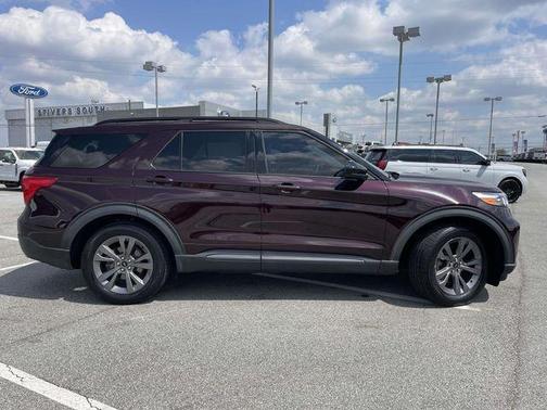 Jewel Red Metallic 2022 Ford Explorer XLT