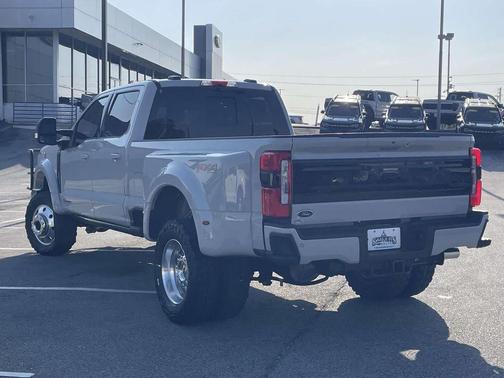 Avalanche 2025 Ford F-450 Platinum