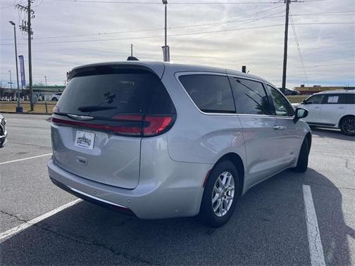 2023 Chrysler Pacifica Touring-L