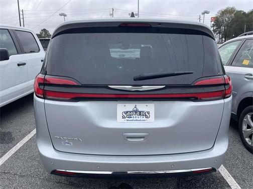 2023 Chrysler Pacifica Touring-L