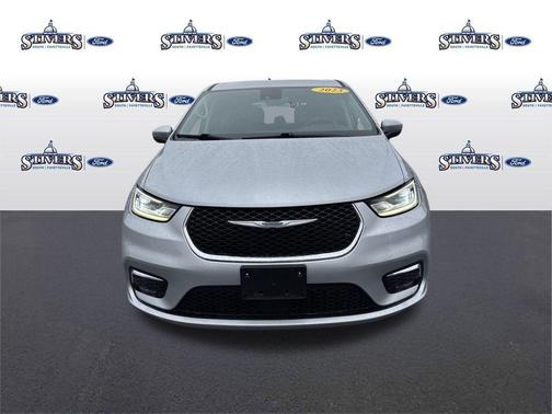 2023 Chrysler Pacifica Touring-L