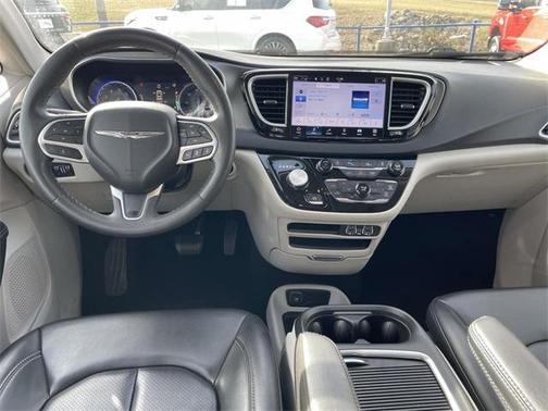 2023 Chrysler Pacifica Touring-L