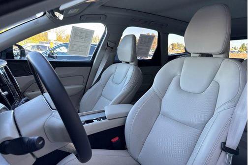 2025 Volvo XC60 Plug-In Hybrid T8 Ultra