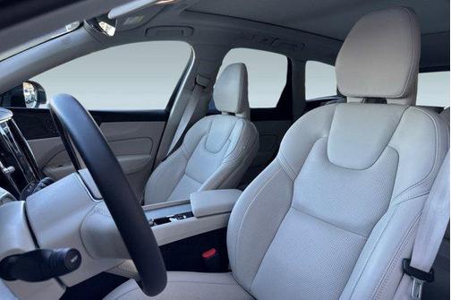 2025 Volvo XC60 Plug-In Hybrid T8 Ultra