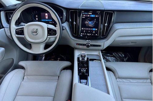 2025 Volvo XC60 Plug-In Hybrid T8 Ultra