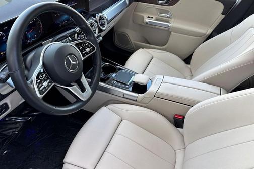 Polar White 2023 Mercedes-Benz GLB 250 4MATIC