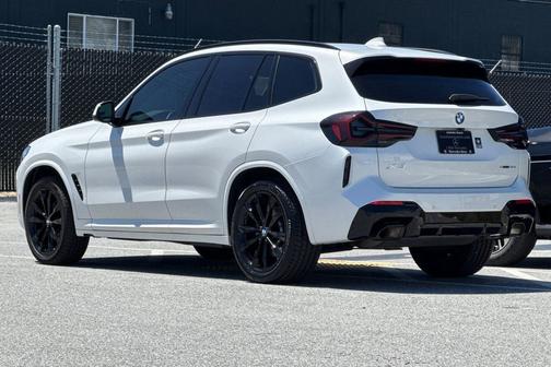 Mineral White Metallic 2023 BMW X3 sDrive30i
