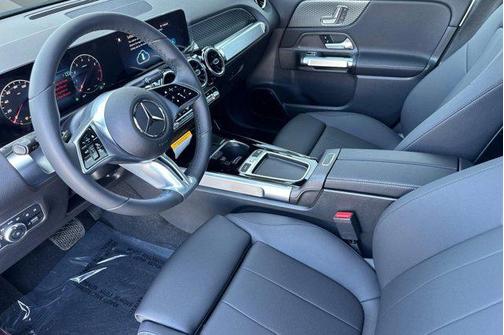 Polar White 2026 Mercedes-Benz GLB 250 Base