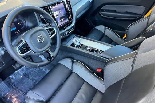 2025 Volvo XC60 Plug-In Hybrid T8 Polestar