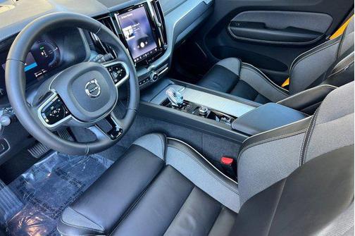2025 Volvo XC60 Plug-In Hybrid T8 Polestar