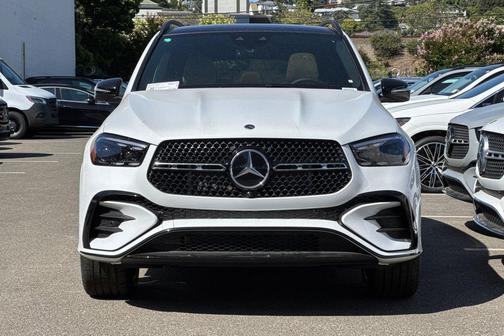 MANUFAKTUR Moonlight White Metallic 2026 Mercedes-Benz GLE 580 4MATIC