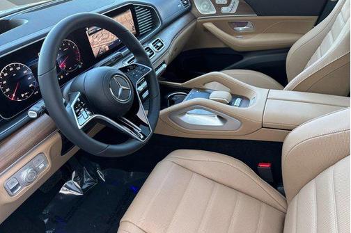 MANUFAKTUR Moonlight White Metallic 2026 Mercedes-Benz GLE 580 4MATIC