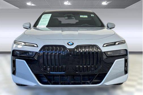 2023 BMW 740 i