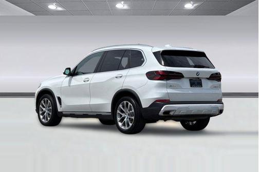White 2024 BMW X5 xDrive40i