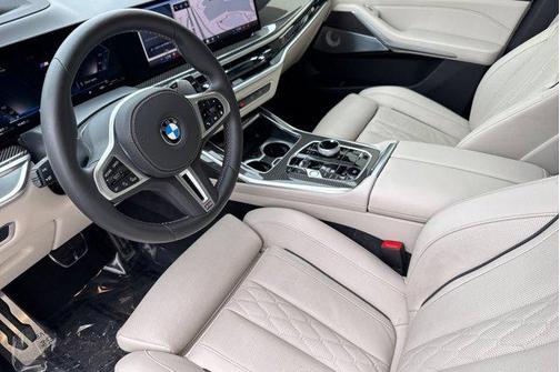 2025 BMW X7 M60i