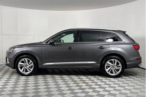 Samurai Gray Metallic 2024 Audi Q7 55 Premium Plus