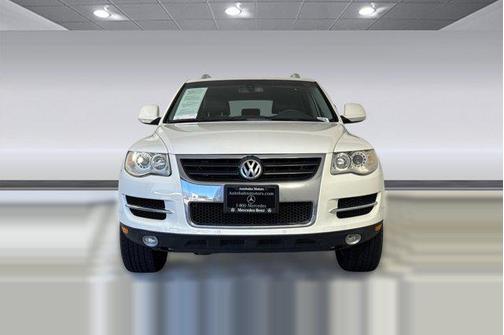 Campanella White 2009 Volkswagen Touareg 2 VR6