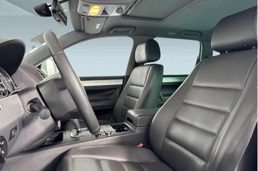 Campanella White 2009 Volkswagen Touareg 2 VR6