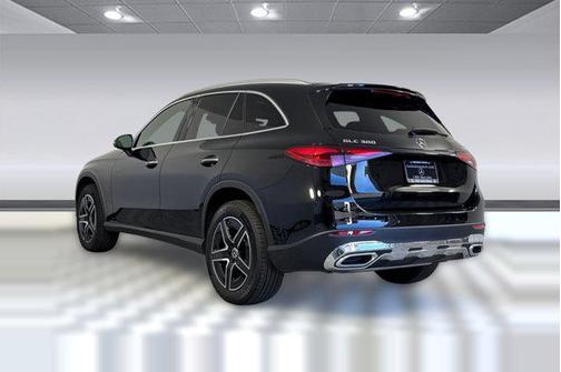 Obsidian Black Metallic 2026 Mercedes-Benz GLC 300 4MATIC