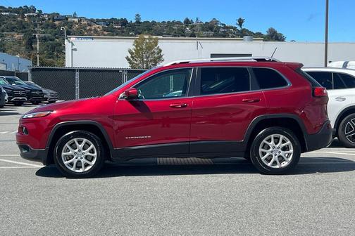 Deep Cherry Red Crystal Pearlcoat 2015 Jeep Cherokee Latitude