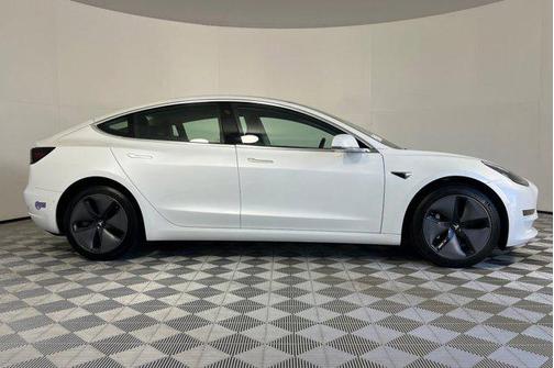 2019 Tesla Model 3 Mid Range