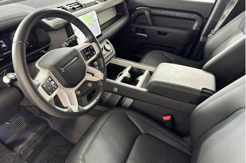 2025 Land Rover Defender 110 P300