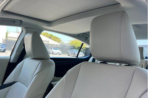 2022 Lexus ES 300h Base