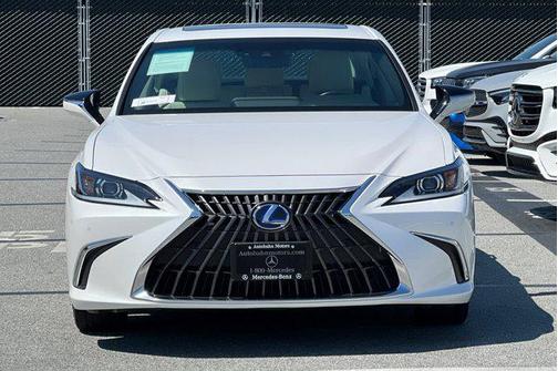2022 Lexus ES 300h Base