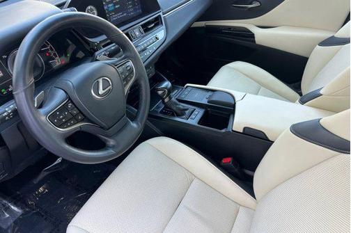 2022 Lexus ES 300h Base
