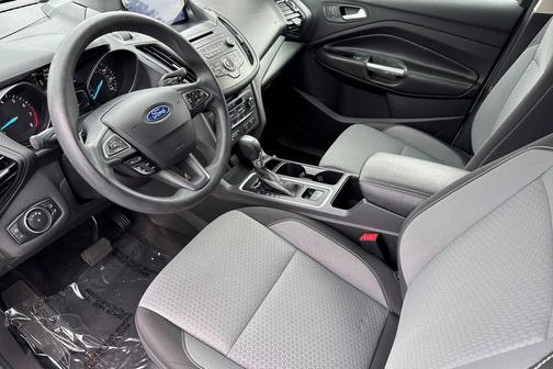 Oxford White 2017 Ford Escape SE