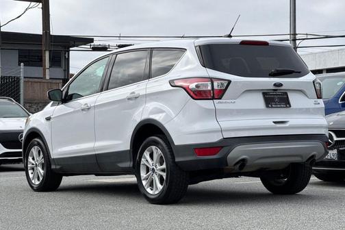 Oxford White 2017 Ford Escape SE