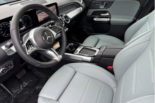Cirrus Silver Metallic 2026 Mercedes-Benz GLB 250 Base