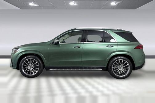MANUFAKTUR Ireland Mid Green Metallic 2026 Mercedes-Benz GLE 450 4MATIC